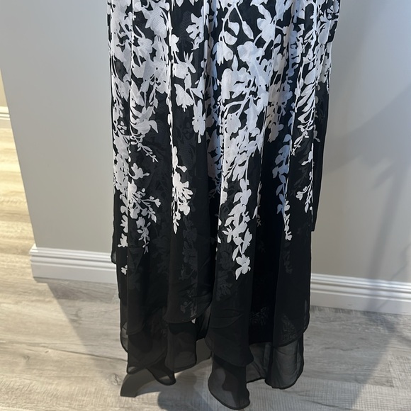 WHBM Chiffon Black and White Overlay Dress Size 14 P2P 19” Waist 17” length 39” - Picture 8 of 11
